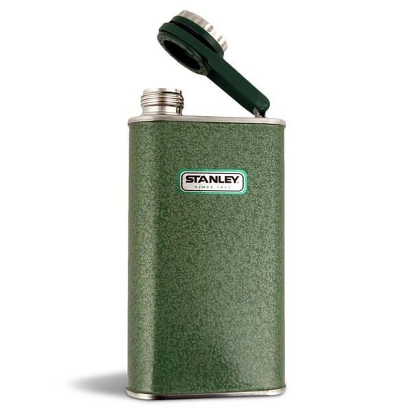 20 mooie en creatieve producten onder $20 10 Stanley 8-Ounce Classic Flask, Hammertone Green